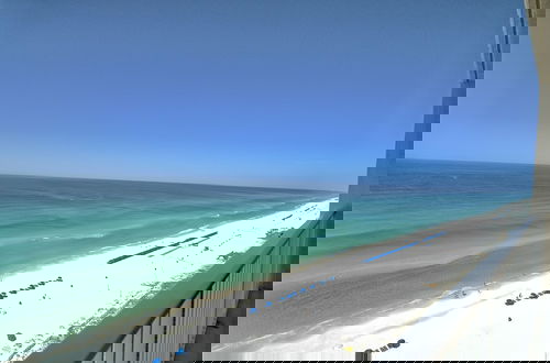 Foto 34 - Stylish Oceanfront Condo with Beach and Picnic Area Access - Unit 1706 by RedAwning