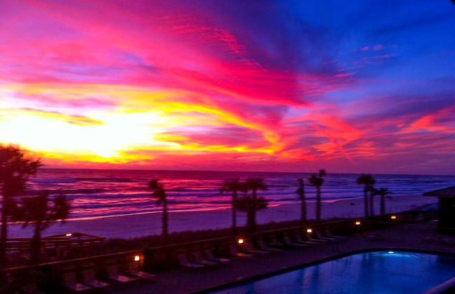 Stylish Oceanfront Condo with Beach and Picnic Area Access - Unit 1706 by RedAwning - Foto 30