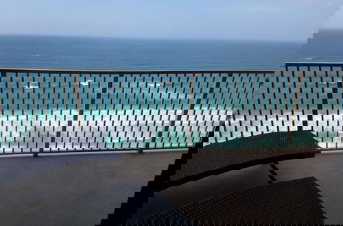 Foto 28 - Stylish Oceanfront Condo with Beach and Picnic Area Access - Unit 1706 by RedAwning