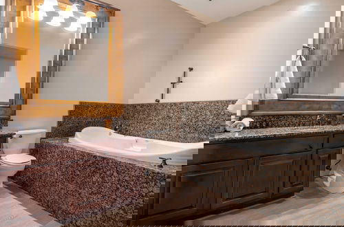 Foto 16 - Pyramid by Avantstay Luxe Sedona Mansion w/ Views, 7mins to Downtown