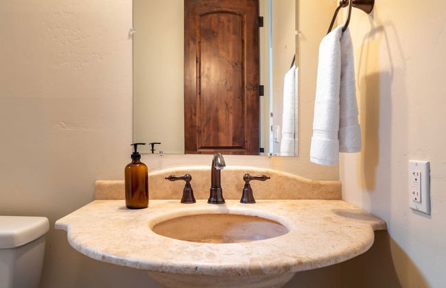 Pyramid by Avantstay Luxe Sedona Mansion w/ Views, 7mins to Downtown - Foto 24
