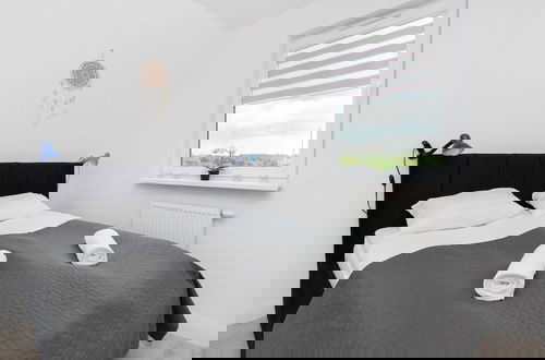Foto 3 - Spacious Bright Apartment by Renters
