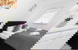 Foto 2 - Spacious Bright Apartment by Renters