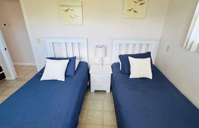 763 North Shore Upstairs 3 Bedroom Apts by RedAwning - Foto 3