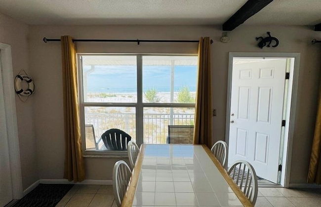 763 North Shore Upstairs 3 Bedroom Apts by RedAwning - Foto 14