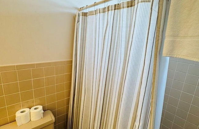 763 North Shore Upstairs 3 Bedroom Apts by RedAwning - Foto 13