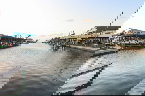 Foto 4 - In-home Bar Lounge and Arcade Stay Entertained at The Sea Shed