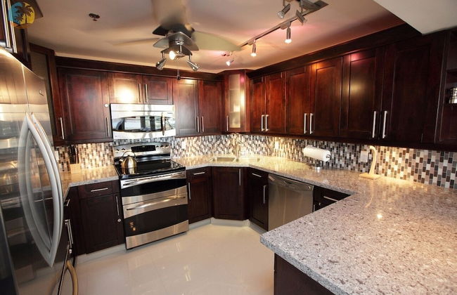 Alexander 1421 3 Bedroom Apts by RedAwning - Photo 13