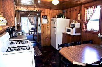 Foto 10 - #7 - Northwoods Retreat 3 Bedroom Cabin by RedAwning