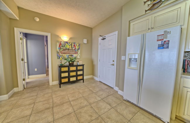 Relaxing Beachfront Condo with Beach Access - Unit 1603 by RedAwning - Foto 3