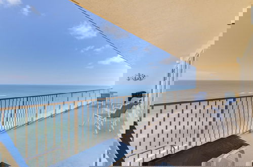 Foto 22 - Relaxing Beachfront Condo with Beach Access - Unit 1603 by RedAwning