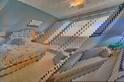 Foto 9 - Relaxing Beachfront Condo with Beach Access - Unit 1603 by RedAwning