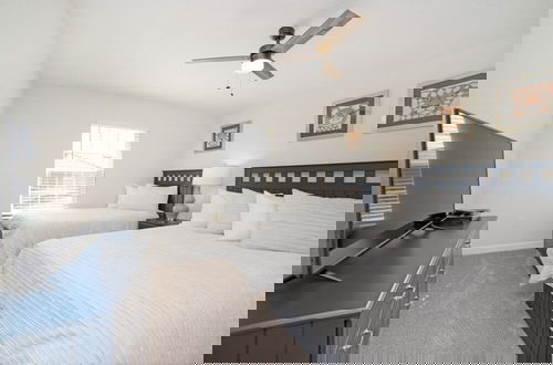 Foto 9 - Storey Lake Home In Amazing Resort With Lazy River 4 Bedroom Townhouse by RedAwning