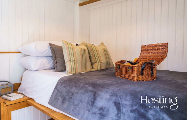 One Of A Kind Shepherds Hut With Incredible Views - Photo 11