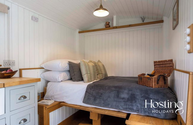 One Of A Kind Shepherds Hut With Incredible Views - Photo 5