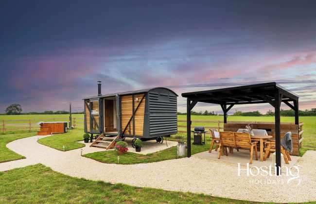 One Of A Kind Shepherds Hut With Incredible Views - Photo 18