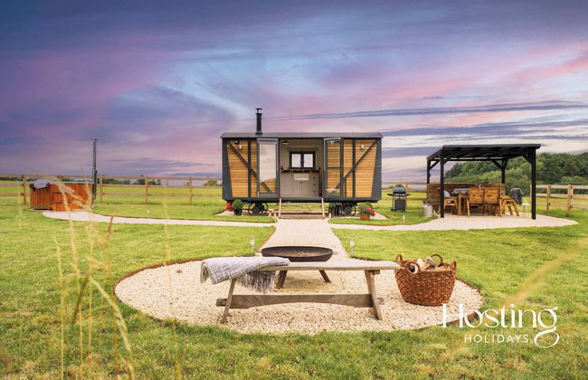 One Of A Kind Shepherds Hut With Incredible Views - Photo 1