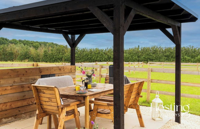 One Of A Kind Shepherds Hut With Incredible Views - Photo 19