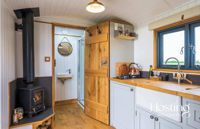One Of A Kind Shepherds Hut With Incredible Views - Photo 14