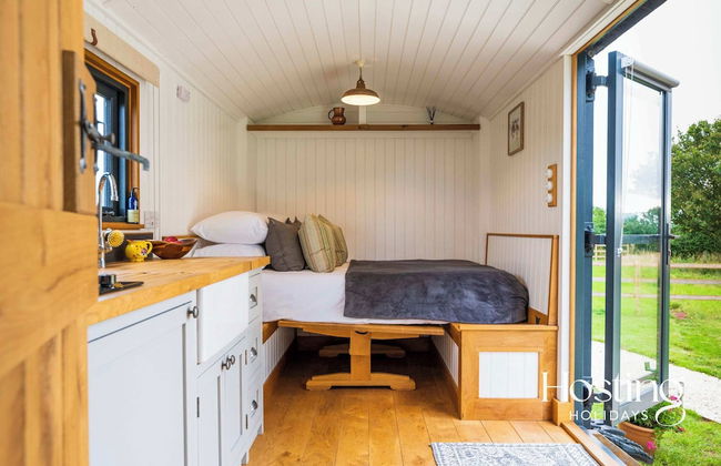 One Of A Kind Shepherds Hut With Incredible Views - Photo 13