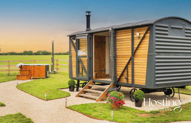 One Of A Kind Shepherds Hut With Incredible Views - Photo 3