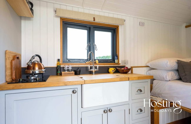 One Of A Kind Shepherds Hut With Incredible Views - Photo 8