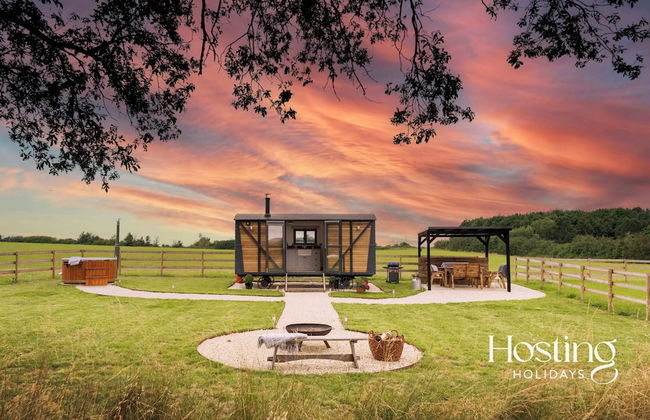 One Of A Kind Shepherds Hut With Incredible Views - Photo 17