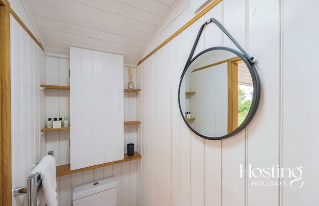 One Of A Kind Shepherds Hut With Incredible Views - Photo 15