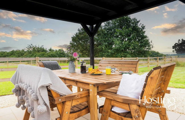 One Of A Kind Shepherds Hut With Incredible Views - Photo 20