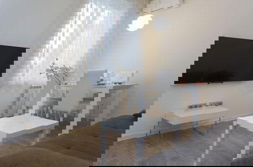 Photo 3 - Modern Apartment in the City Center