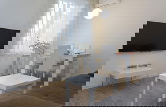 Photo 3 - Modern Apartment in the City Center