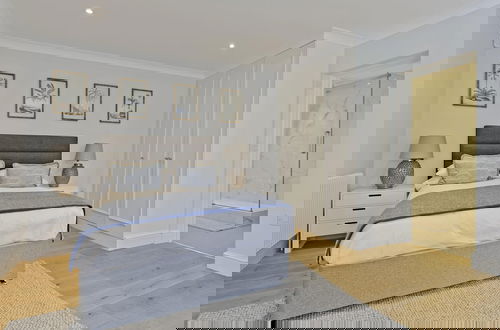 Foto 16 - Long Stay Discounts - Huge Kensington Garden Flat
