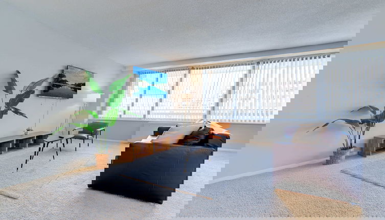 Photo 1 - Beautiful & Spacious Apt in Crystal City