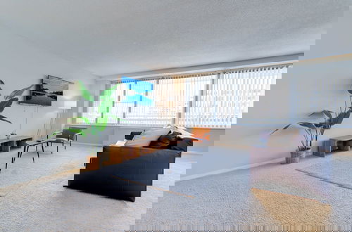 Photo 1 - Beautiful & Spacious Apt in Crystal City