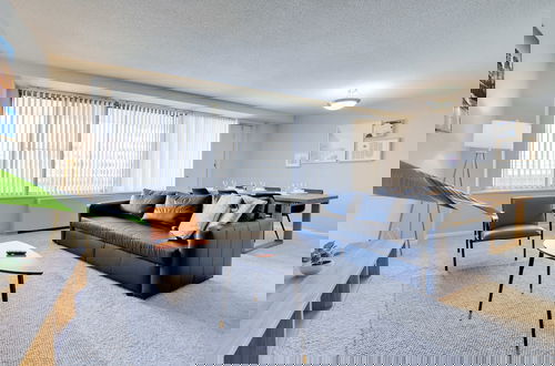 Photo 26 - Beautiful & Spacious Apt in Crystal City