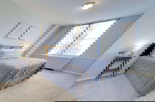 Photo 6 - Beautiful & Spacious Apt in Crystal City
