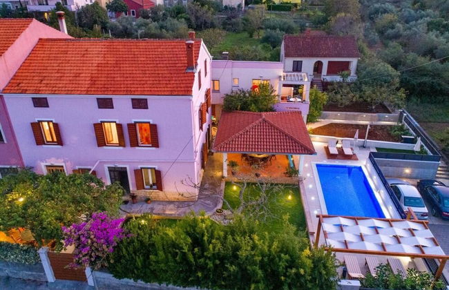 Spacious Apartment Milly With Pool - Foto 1