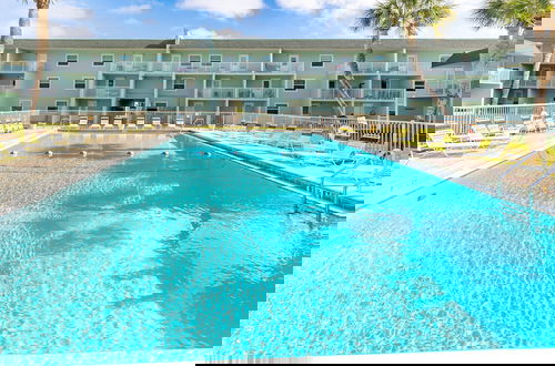 Foto 20 - Steps to the Pool 1 Bedroom Sleeps 4 by RedAwning