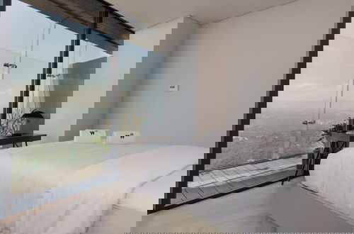 Foto 2 - Luxurious 1BR With Panoramic View