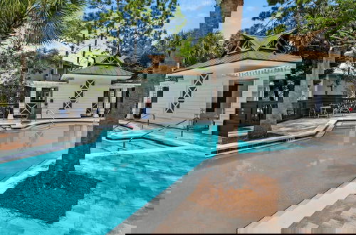 Foto 40 - Steps to the Pool! Luxurious Beach Retreat Near Eastern Lake