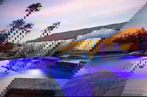 Foto 3 - Larrea by Avantstay Luxurious Oasis w/ Pool & Hot Tub!