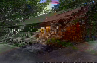 Foto 1 - Er93 - Pirate's Cove - Great Location! Close To All The Action! 5 Bedroom Cabin by RedAwning