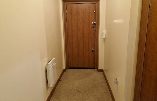 Impeccable 1-bed Apartment in Purfleet - Photo 12