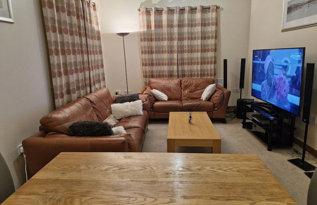 Impeccable 1-bed Apartment in Purfleet - Photo 1
