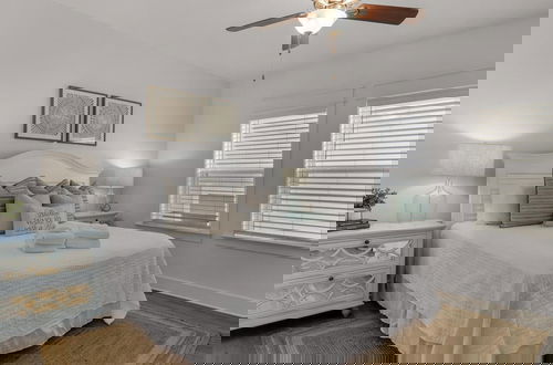 Foto 11 - Sleep up to 28 - 2 Homes Side by Side - Close to Beach & Community Pool!
