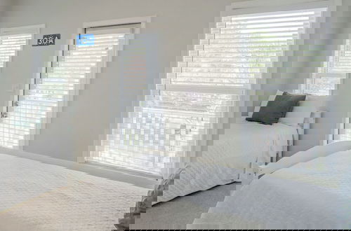 Foto 8 - Pet Friendly - 2 Community Pools - Modern Beach House Charm