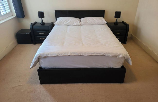 1 Bed Flat - Sleeps 4 - Parking - Wifi - Photo 1