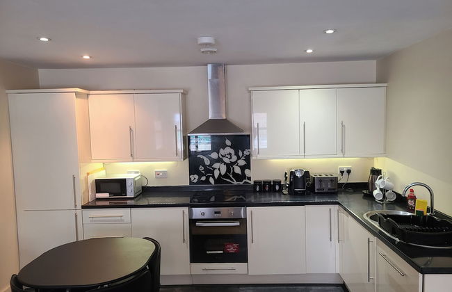 1 Bed Flat - Sleeps 4 - Parking - Wifi - Photo 5