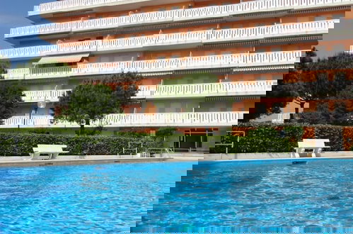 Photo 9 - Homely Apartment With Poolview Terrace