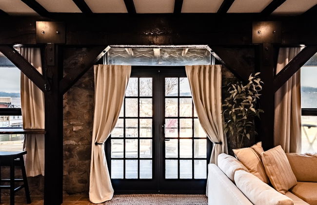 Horsefeathers Hotel - Photo 2